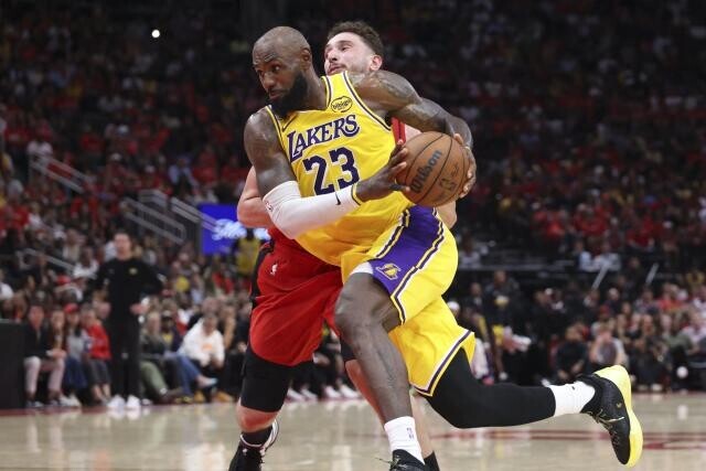 LeBron vodi Lakerse nadomak raja, a Rocketse šalje na rub provalije