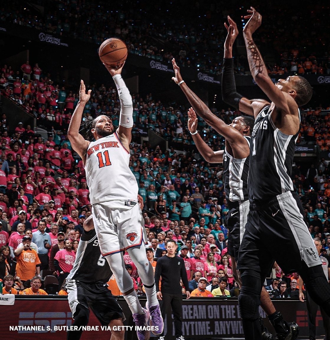 Brunson’s Masterpiece and a Stunning Comeback: Knicks Conquer San Antonio to Take a 1-0 Lead